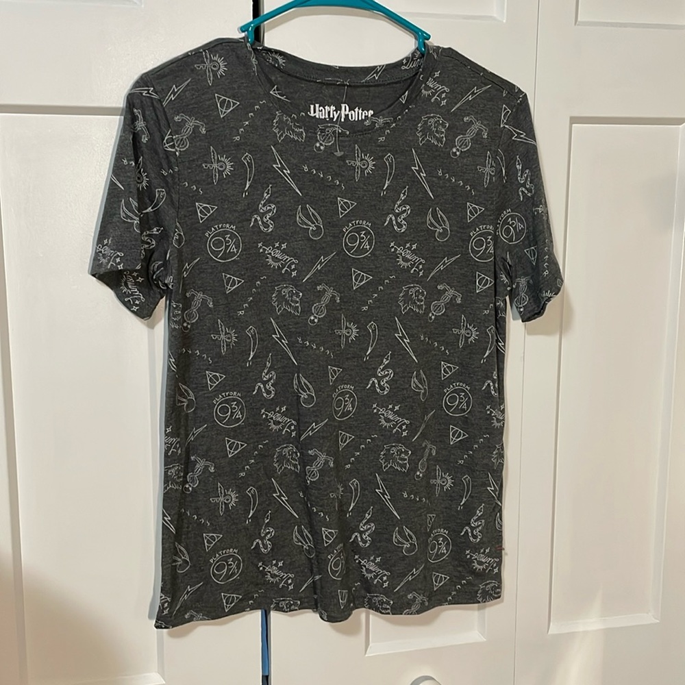 Women’s size large Harry Potter shirt